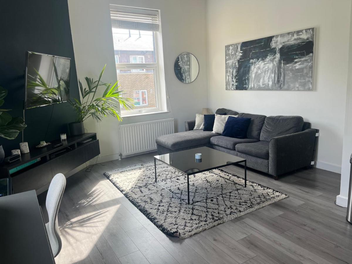 Spacious Modern 1-Bed Apartment Near Victoria Park Лондон Экстерьер фото